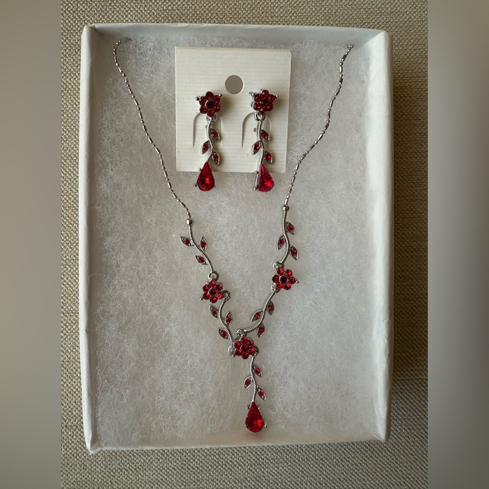 Elegant Red Neckless and Drop Earrings